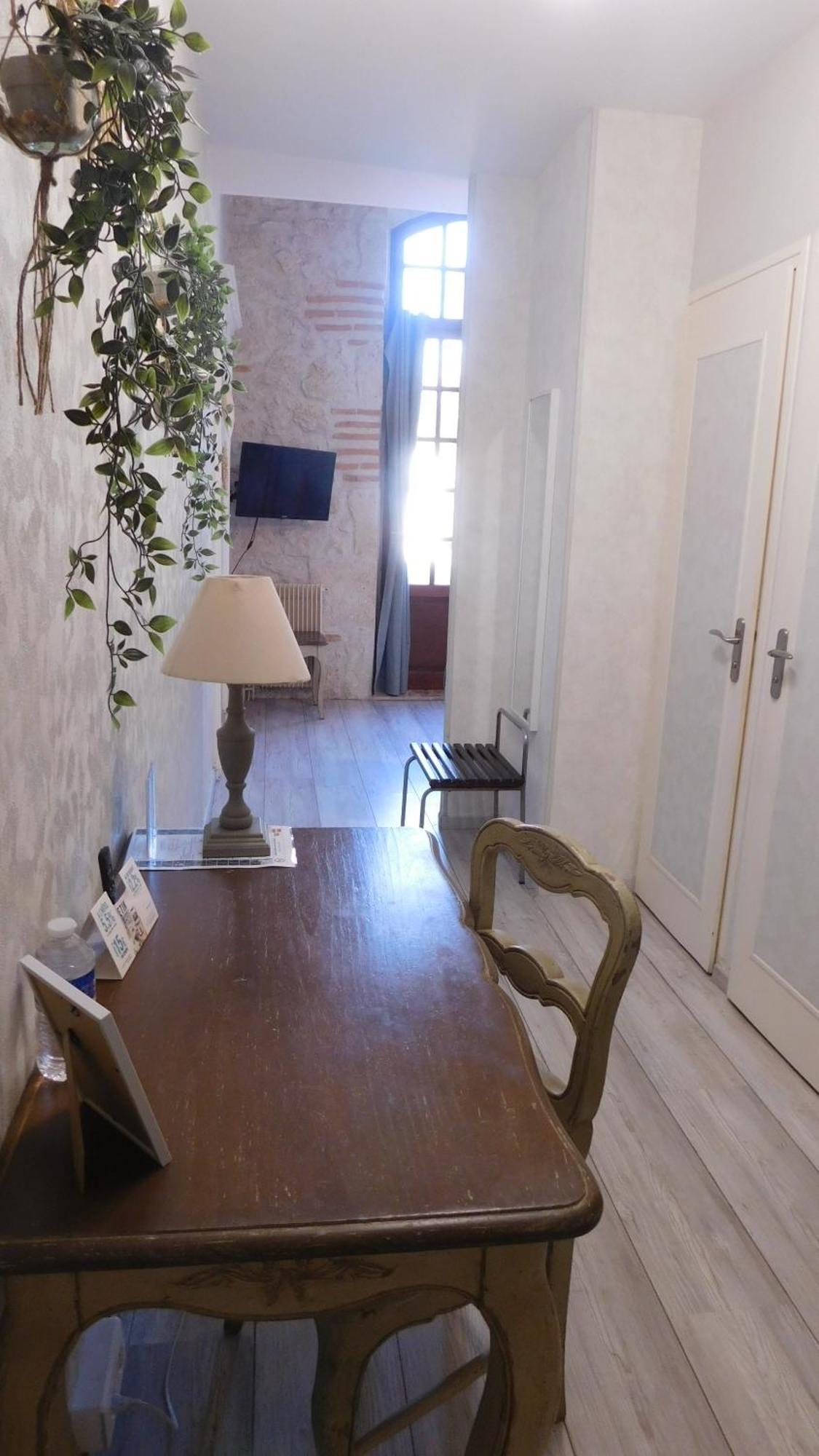 Logis Hotel Le Prince Noir Serignac-sur-Garonne Екстер'єр фото