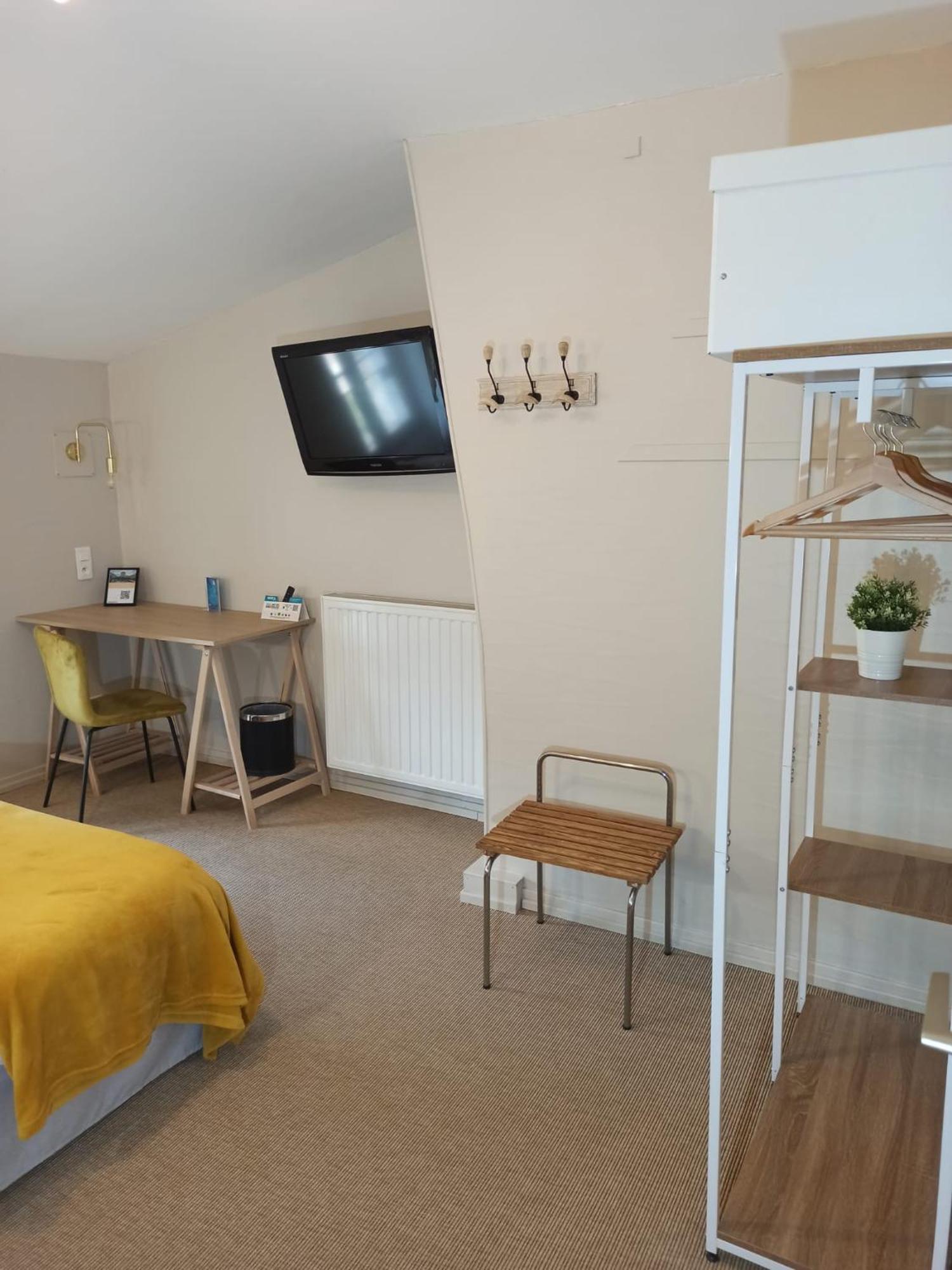 Logis Hotel Le Prince Noir Serignac-sur-Garonne Екстер'єр фото