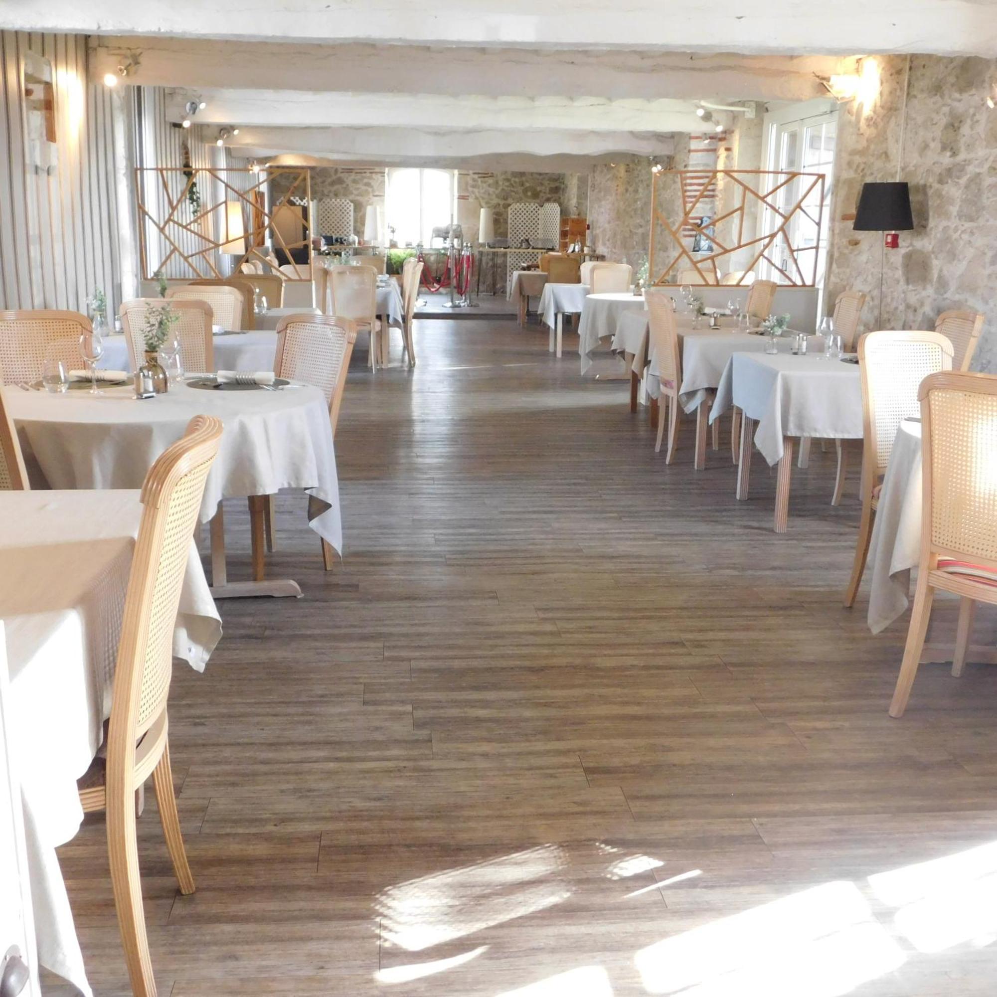 Logis Hotel Le Prince Noir Serignac-sur-Garonne Екстер'єр фото