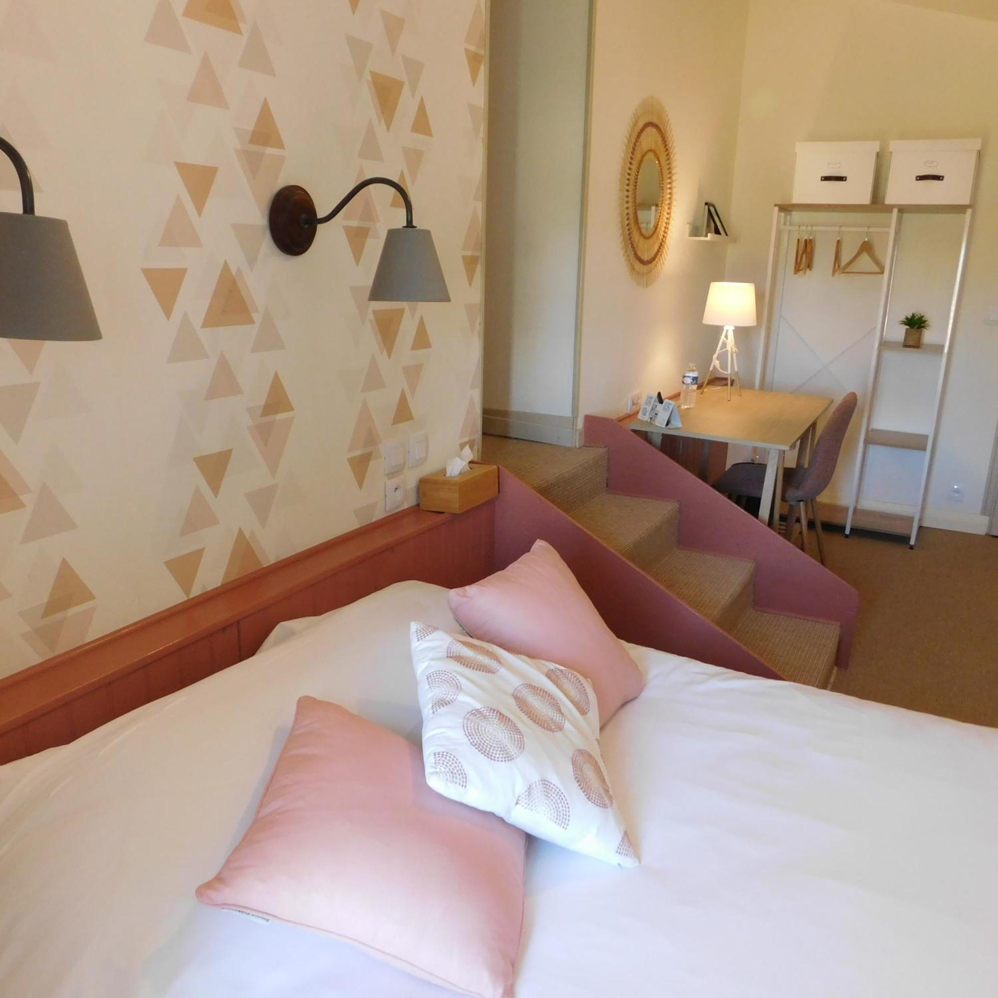 Logis Hotel Le Prince Noir Serignac-sur-Garonne Екстер'єр фото