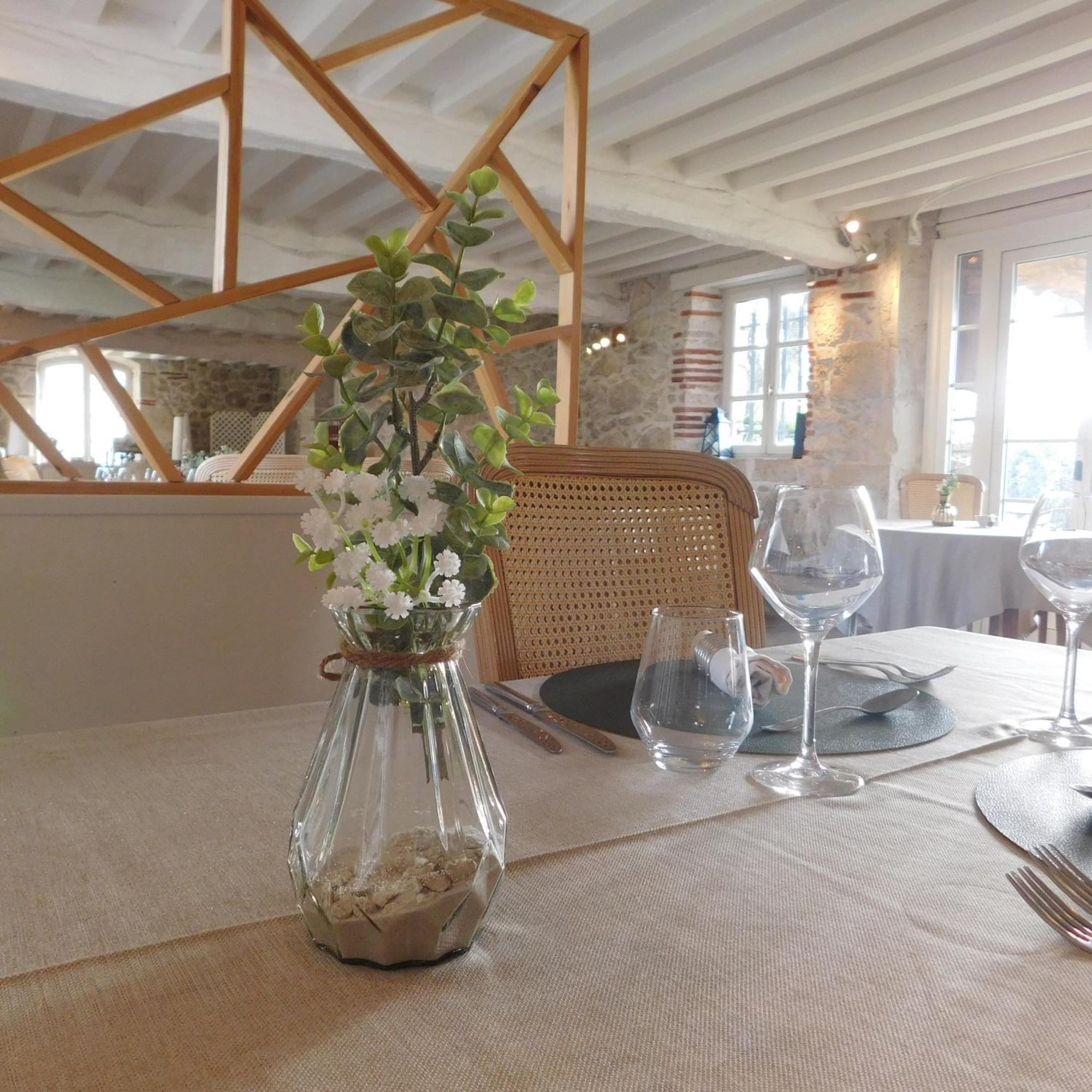 Logis Hotel Le Prince Noir Serignac-sur-Garonne Екстер'єр фото