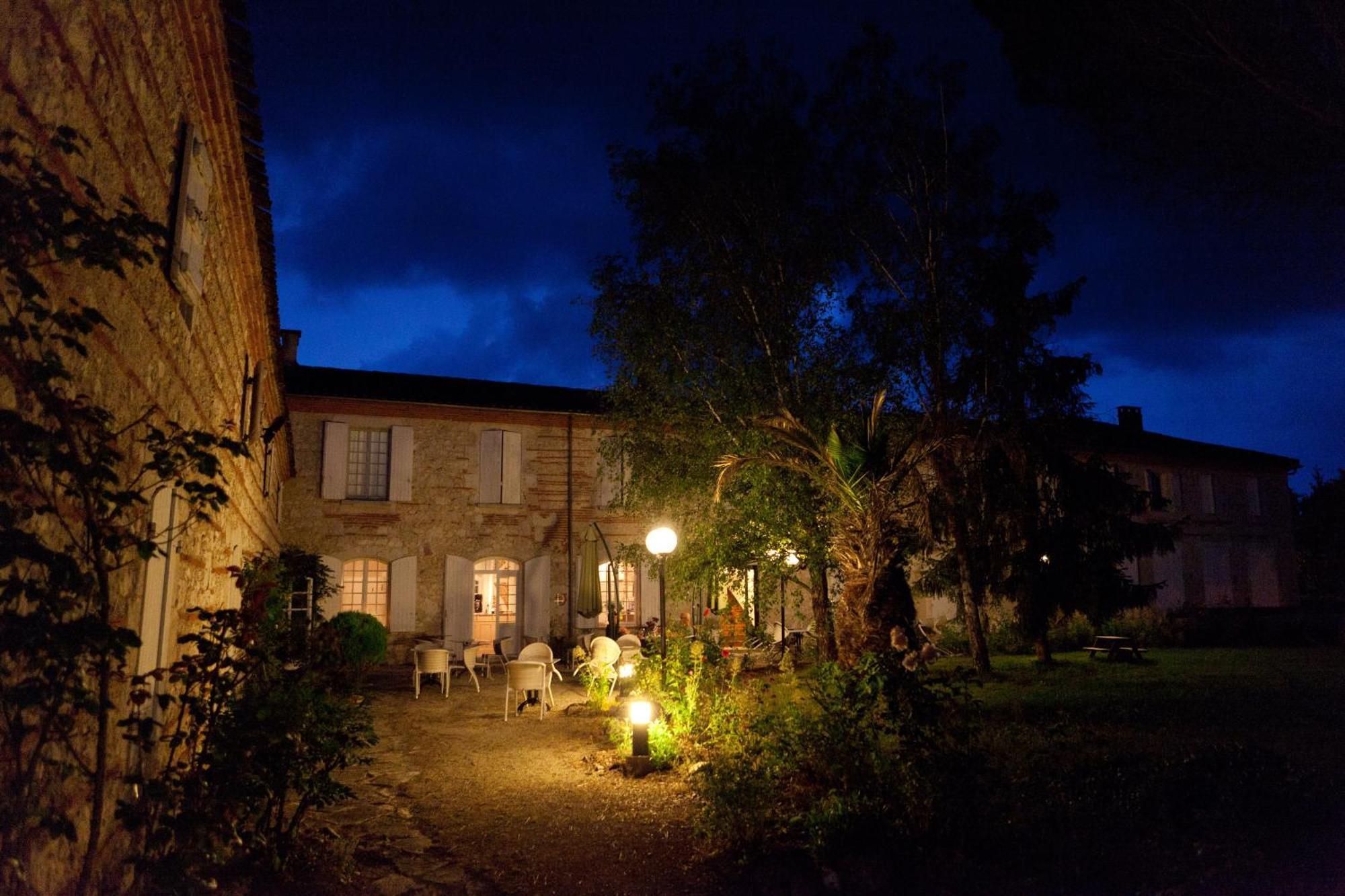 Logis Hotel Le Prince Noir Serignac-sur-Garonne Екстер'єр фото