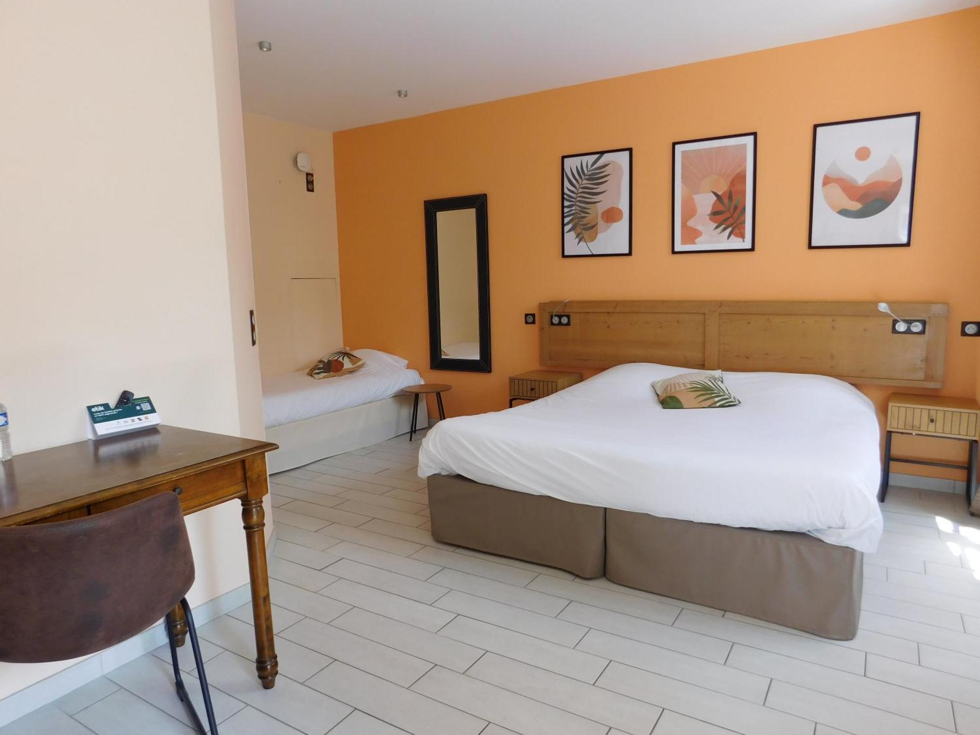 Logis Hotel Le Prince Noir Serignac-sur-Garonne Екстер'єр фото