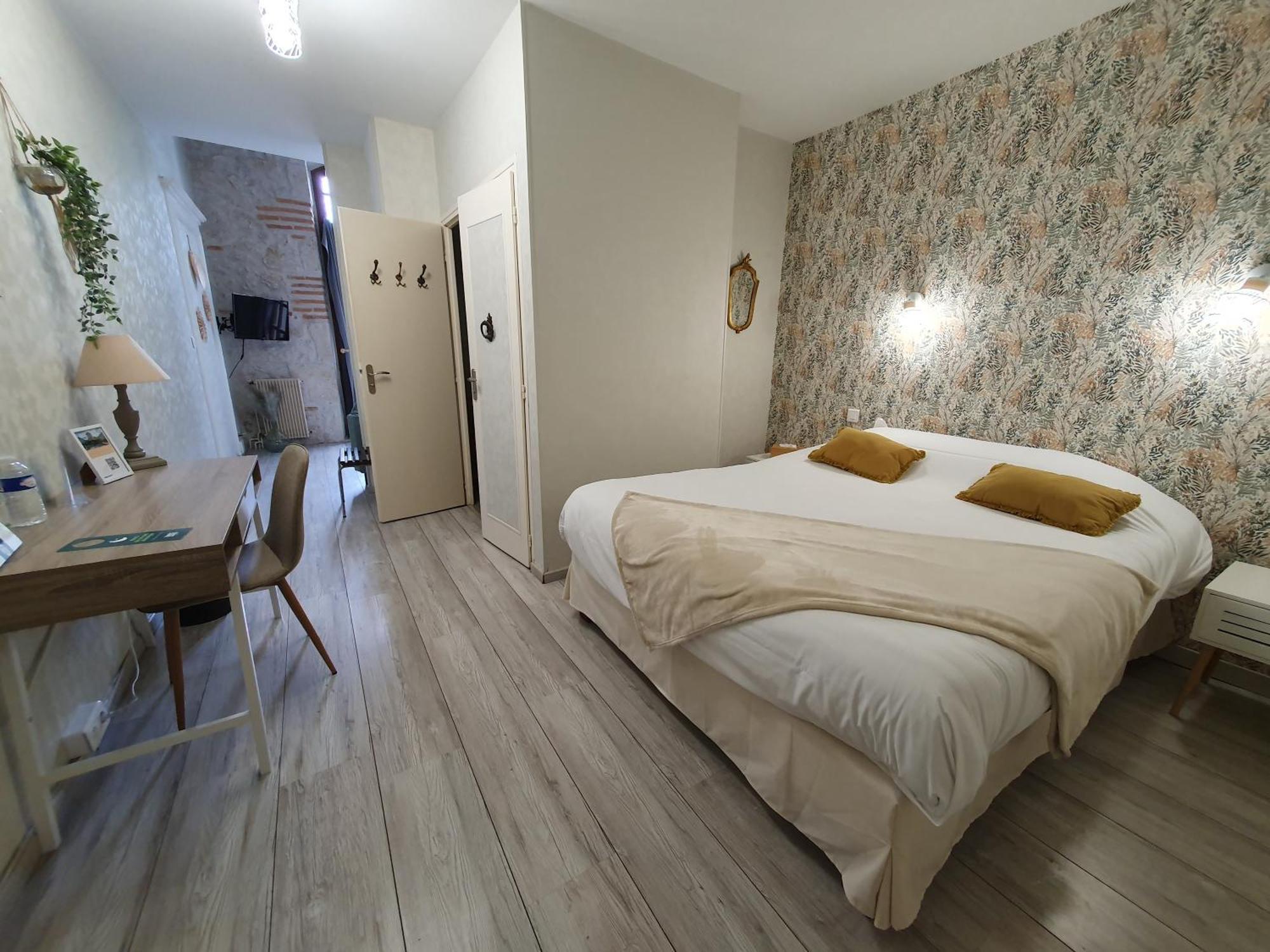 Logis Hotel Le Prince Noir Serignac-sur-Garonne Екстер'єр фото
