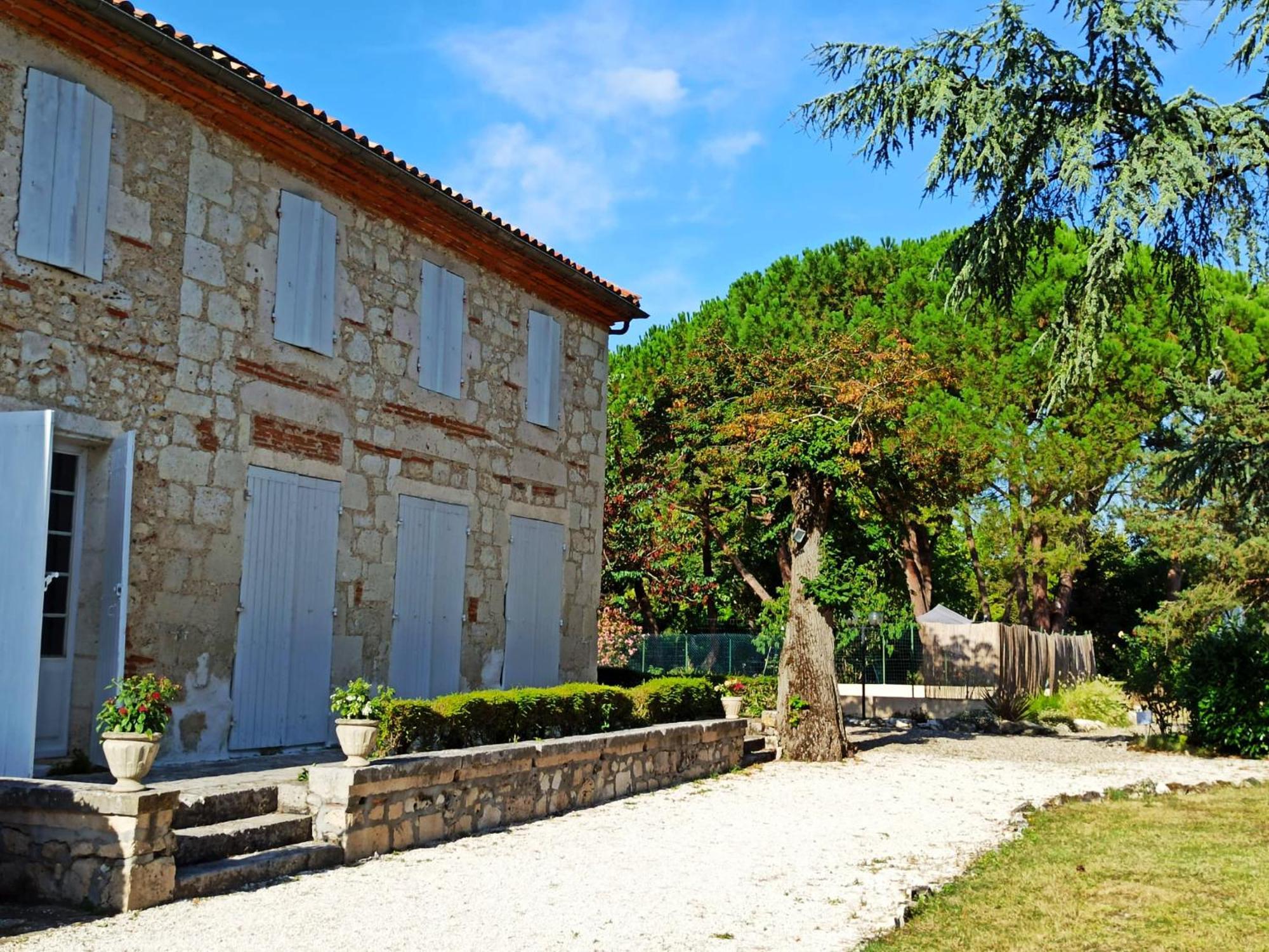 Logis Hotel Le Prince Noir Serignac-sur-Garonne Екстер'єр фото