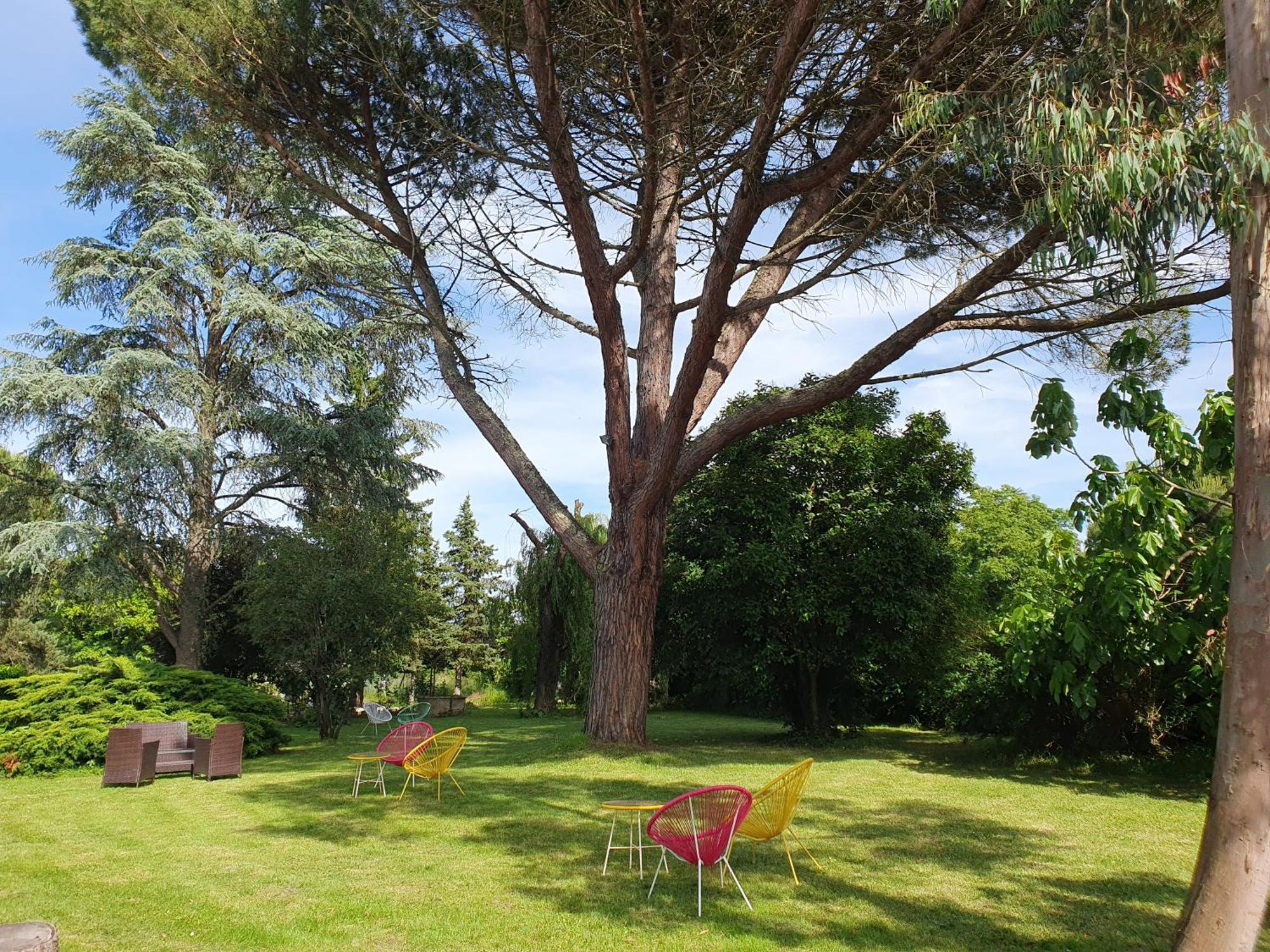 Logis Hotel Le Prince Noir Serignac-sur-Garonne Екстер'єр фото