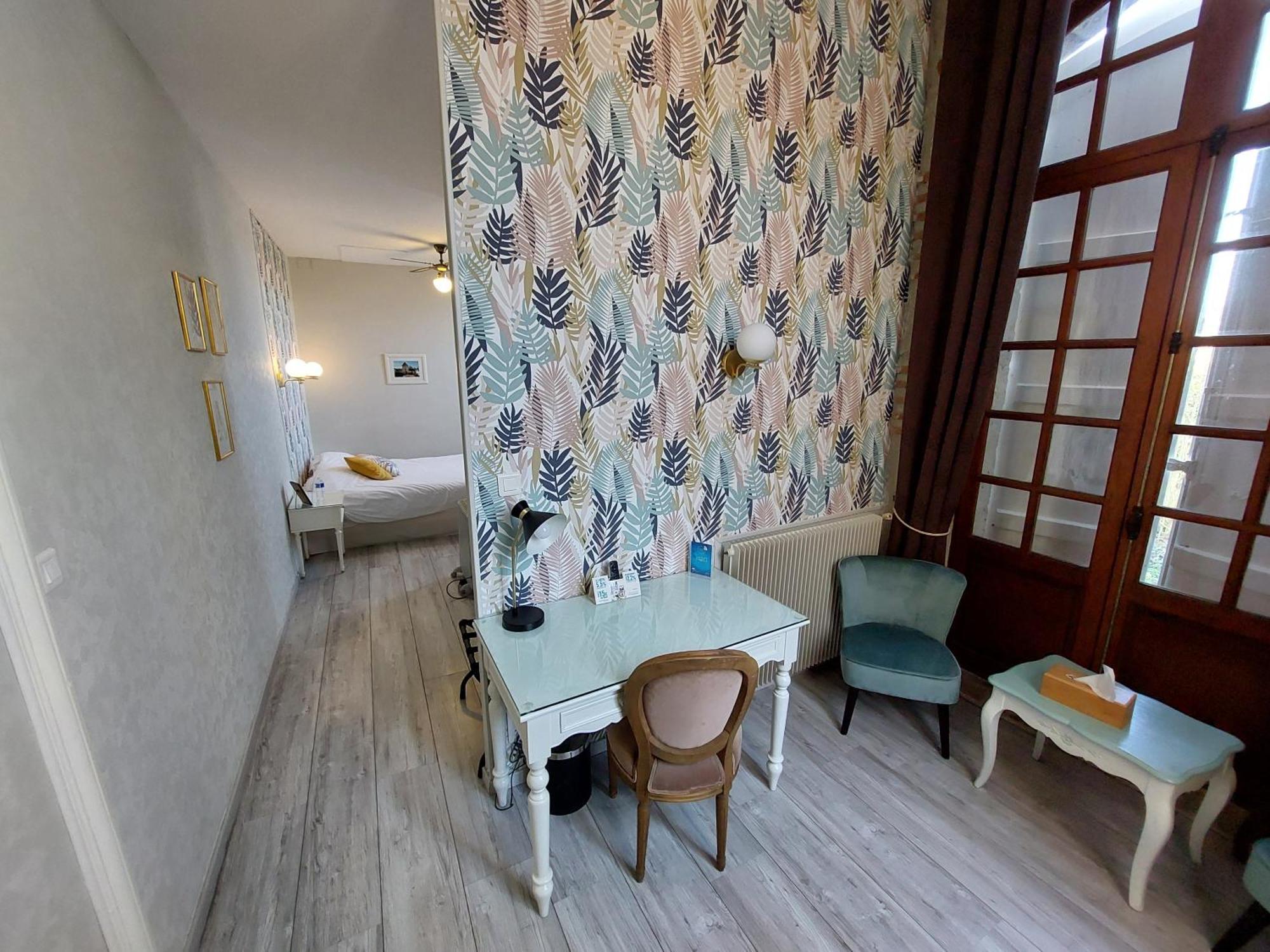 Logis Hotel Le Prince Noir Serignac-sur-Garonne Екстер'єр фото
