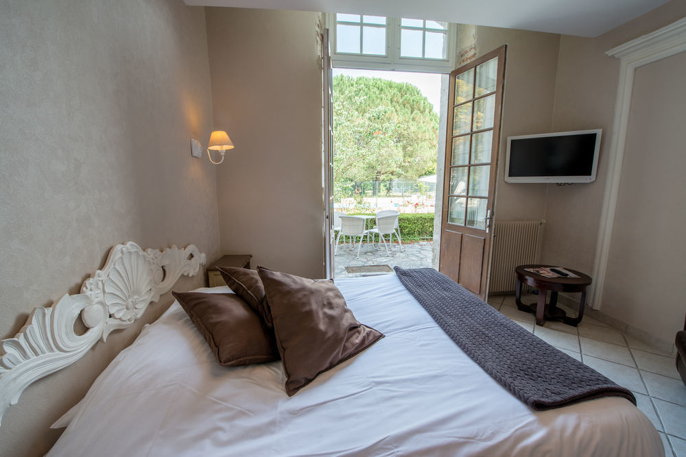 Logis Hotel Le Prince Noir Serignac-sur-Garonne Екстер'єр фото