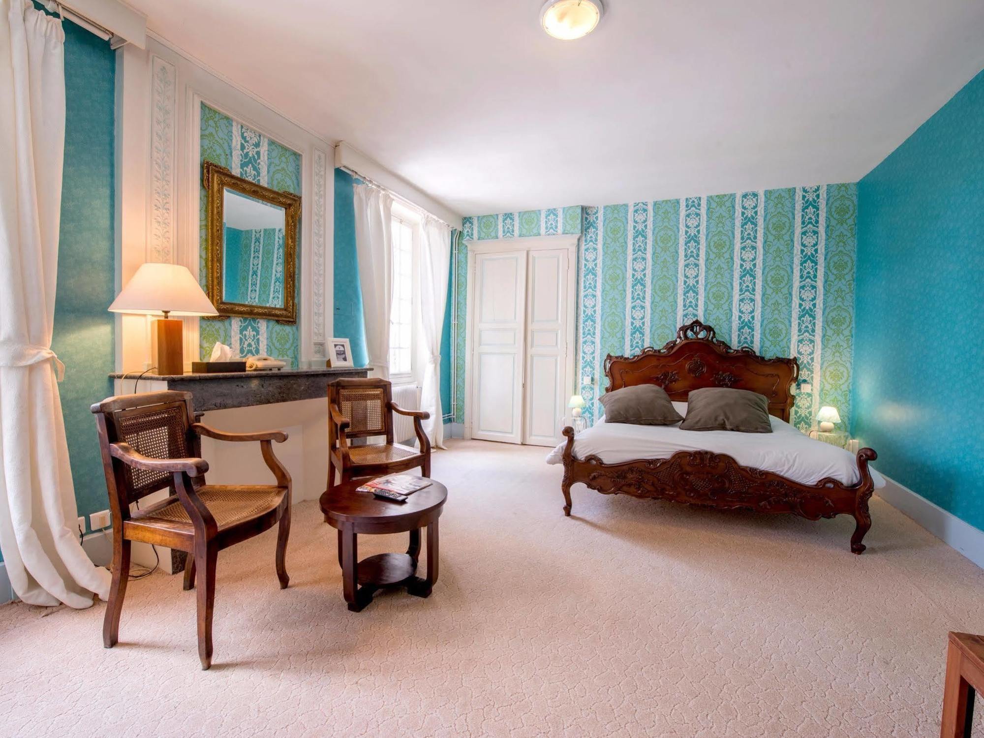 Logis Hotel Le Prince Noir Serignac-sur-Garonne Екстер'єр фото